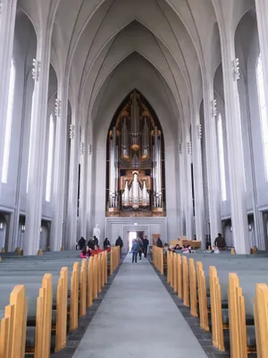 Inside The Hallgrimskirkja Church Wallpaper
