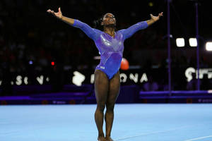 Inspiring Image Of The Globally Acclaimed Gymnast, Simone Biles. Wallpaper