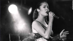 International Singer Selena Quintanilla Wallpaper