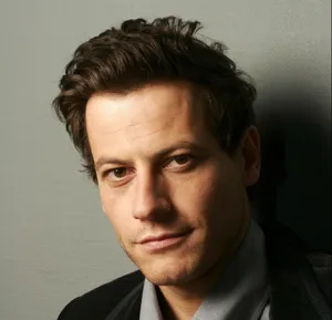 Ioan Gruffudd 1696 X 1638 Wallpaper