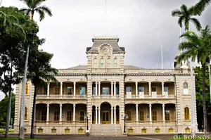 Iolani Palace Against Gloomy Sky Wallpaper