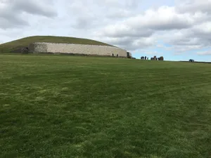 Ireland Stone Tomb Newgrange Side View Wallpaper