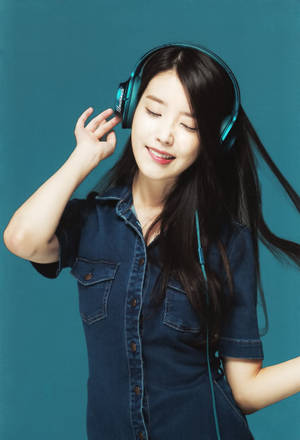 Iu Modeling Denim And Headphone Wallpaper