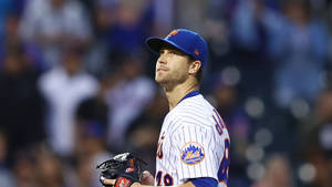 Jacob Degrom Looking Up Wallpaper