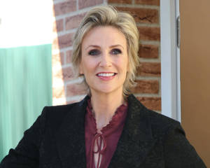 Jane Lynch Actress Purple Shirt And Black Coat Wallpaper