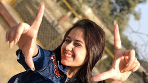 Jannat Zubair Carefree Look Wallpaper