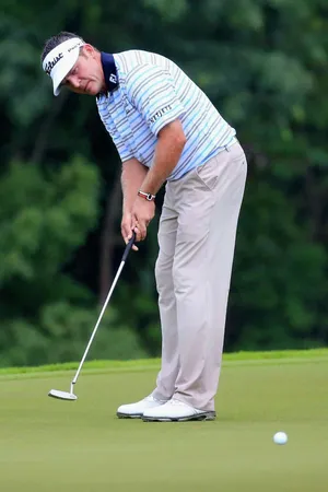 Jason Bohn Excellent Putting Stance Wallpaper