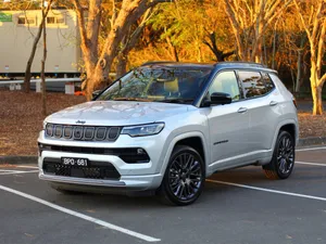 Jeep Compass Autumn Trees Wallpaper