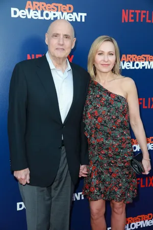 Jeffrey Tambor 970 X 1455 Wallpaper