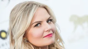 Jennifer Morrison Radiant In A Photoshoot Wallpaper