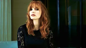 Jessica Chastain Posing Elegantly In A Fashionable Dress Wallpaper