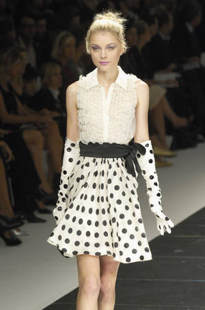 Jessica Stam Wearing Polka Skirt Wallpaper