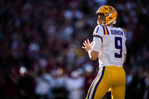 Joe Burrow Yellow Helmet Wallpaper