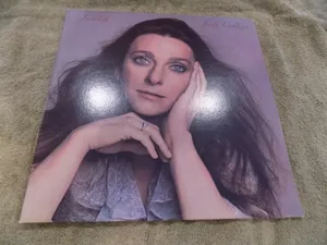 Judy Collins In An Iconic Pose From Her 1975 Judith Album Wallpaper