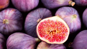 Juicy Figs Food Photography Wallpaper