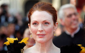 Julianne Moore In London Fashion Week Wallpaper