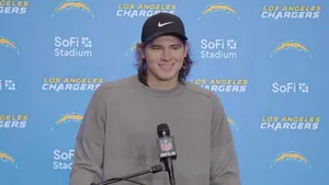 Justin Herbert Los Angeles Chargers Nfl Wallpaper