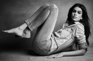 Kaia Gerber Female Model Full Body Wallpaper