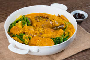 Kare-kare In A Simple White Bowl Wallpaper