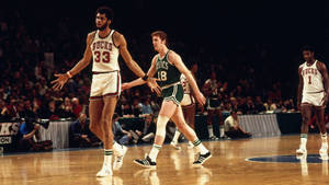 Kareem Abdul Jabbar Playing For The Milwaukee Bucks Wallpaper