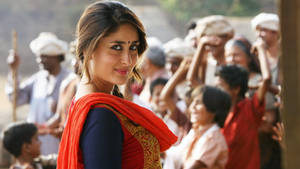 Kareena Kapoor Bajrangi Bhaijaan Desi Suit Wallpaper