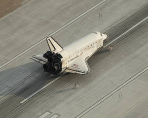 Kennedy Space Center Sts-128 Landing Wallpaper