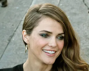 Keri Russell Stunning Pose Wallpaper