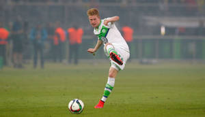 Kevin De Bruyne Green And White Jersey Wallpaper
