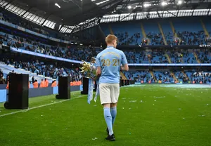 Kevin De Bruyne Premier League Trophy Wallpaper
