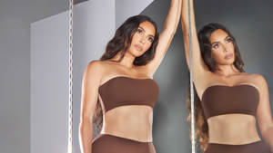 Kim Kardashian Rocks A Glamorous Look In A Stunning Mirror Shot Wallpaper
