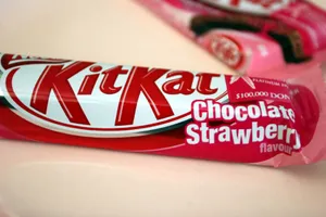 Kit Kat Chocolate Strawberry Wallpaper