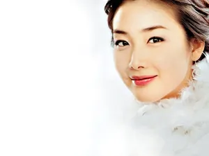 Korean Actress Choi Jiwoo Radiating Elegance Wallpaper