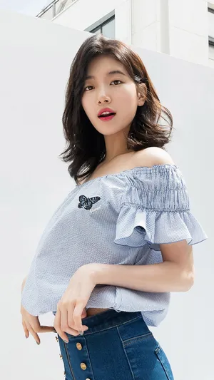 Korean Girl Bae Suzy Butterfly Top Wallpaper