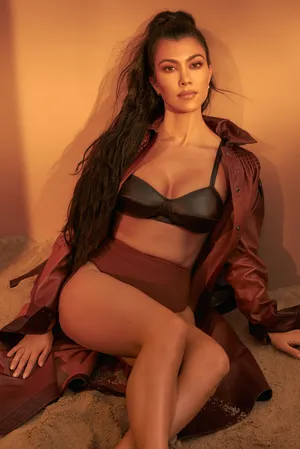 Kourtney Kardashian Rocking A High Ponytail Wallpaper