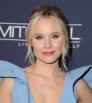 Kristen Bell Glowing At The Baby2baby Gala Wallpaper