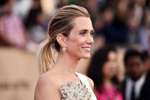 Kristen Wiig Gorgeous Gown Wallpaper