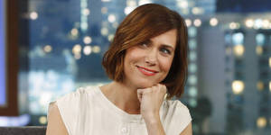 Kristen Wiig With Stylish Hairstyle Wallpaper