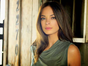Kristin Kreuk Portraitin Sunlit Room Wallpaper
