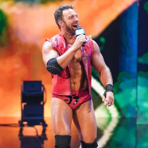 La Knight Engages In Wwe Friday Night Smackdown Discussion Wallpaper