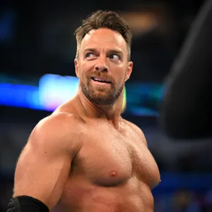 La Knight In Action With A Confident Smirk At Wwe Event. Wallpaper