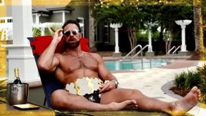 La Knight Vacation House Swimming Pool Wallpaper