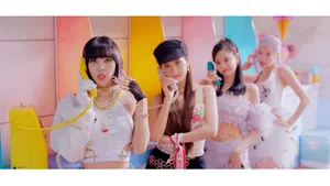 Lalisa Manoban With Blackpink Wallpaper