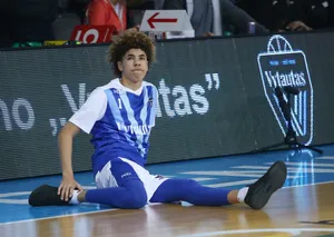 Lamelo Ball On The Floor Wallpaper