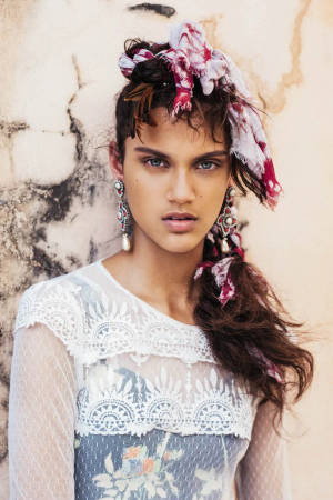 Latina Girl Model Wallpaper