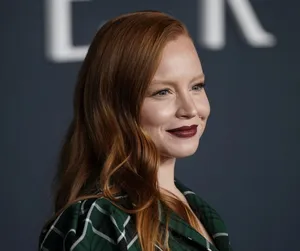 Lauren Ambrose With A Dark Lip Color Wallpaper