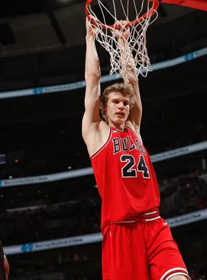 Lauri Markkanen Chicago Bulls Dunk On Ring Wallpaper