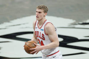 Lauri Markkanen Handsome Chicago Bulls Player Wallpaper