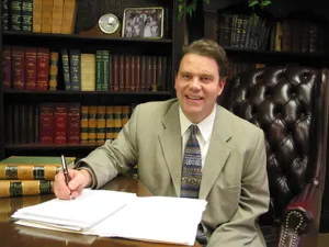 Legal Aid: An Attorney And A Client Discussing Details Of A Case Wallpaper