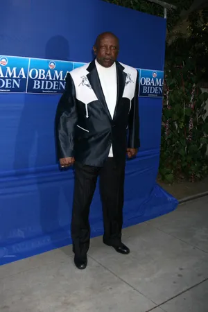 Legendary Actor Louis Gossett Jr. At The 85th Social Security Anniversary Event Wallpaper