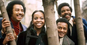 Legendary R&b Group - Gladys Knight And The Pips Wallpaper